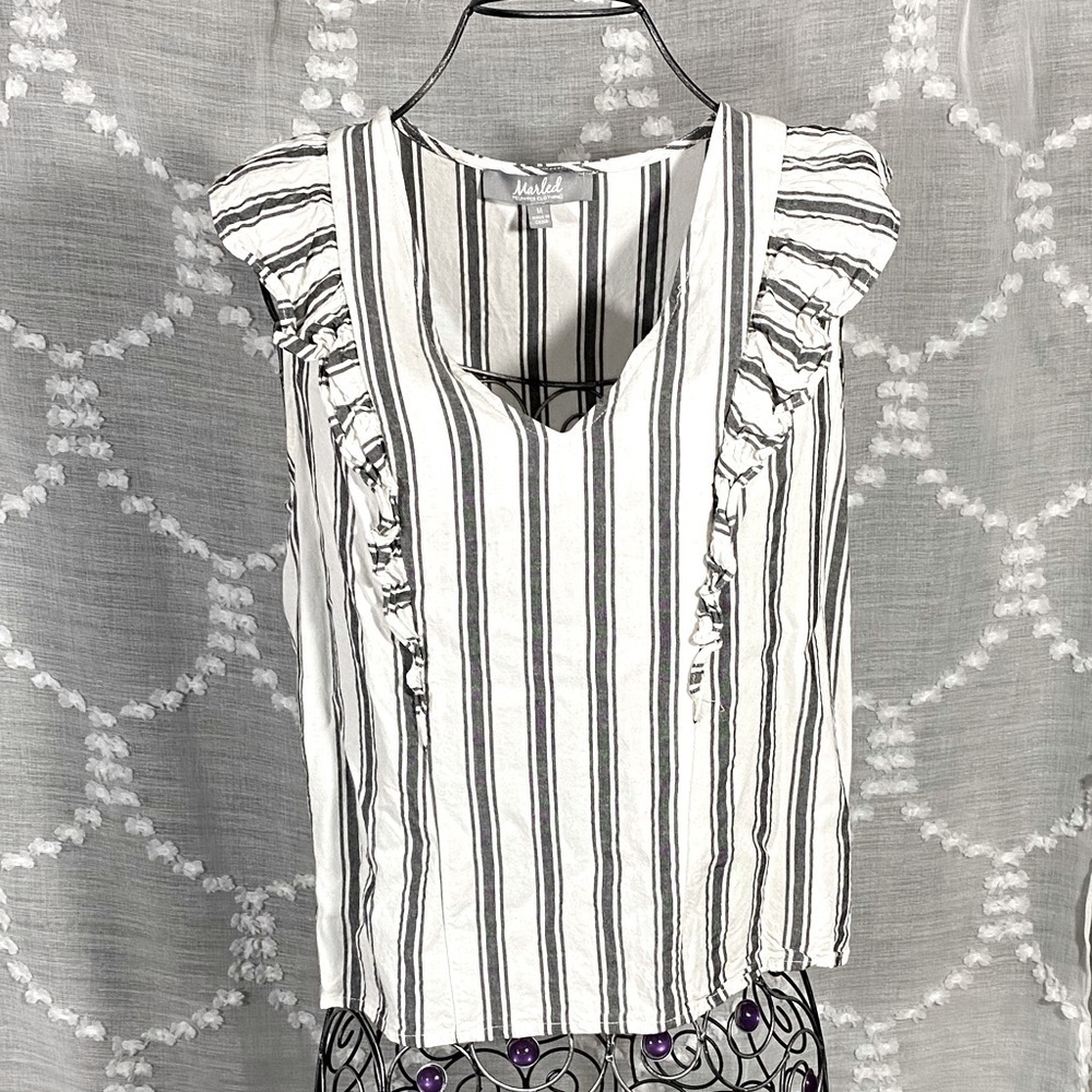 Marled white & grey stripped ruffle top size M